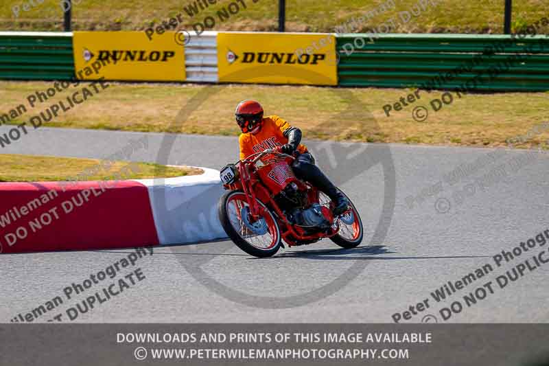 Vintage motorcycle club;eventdigitalimages;mallory park;mallory park trackday photographs;no limits trackdays;peter wileman photography;trackday digital images;trackday photos;vmcc festival 1000 bikes photographs